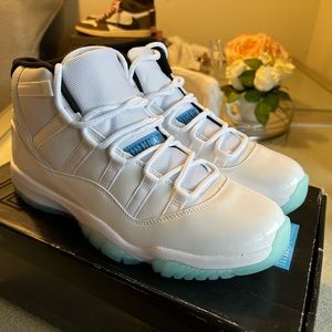 Jordan 11 Legend Blue